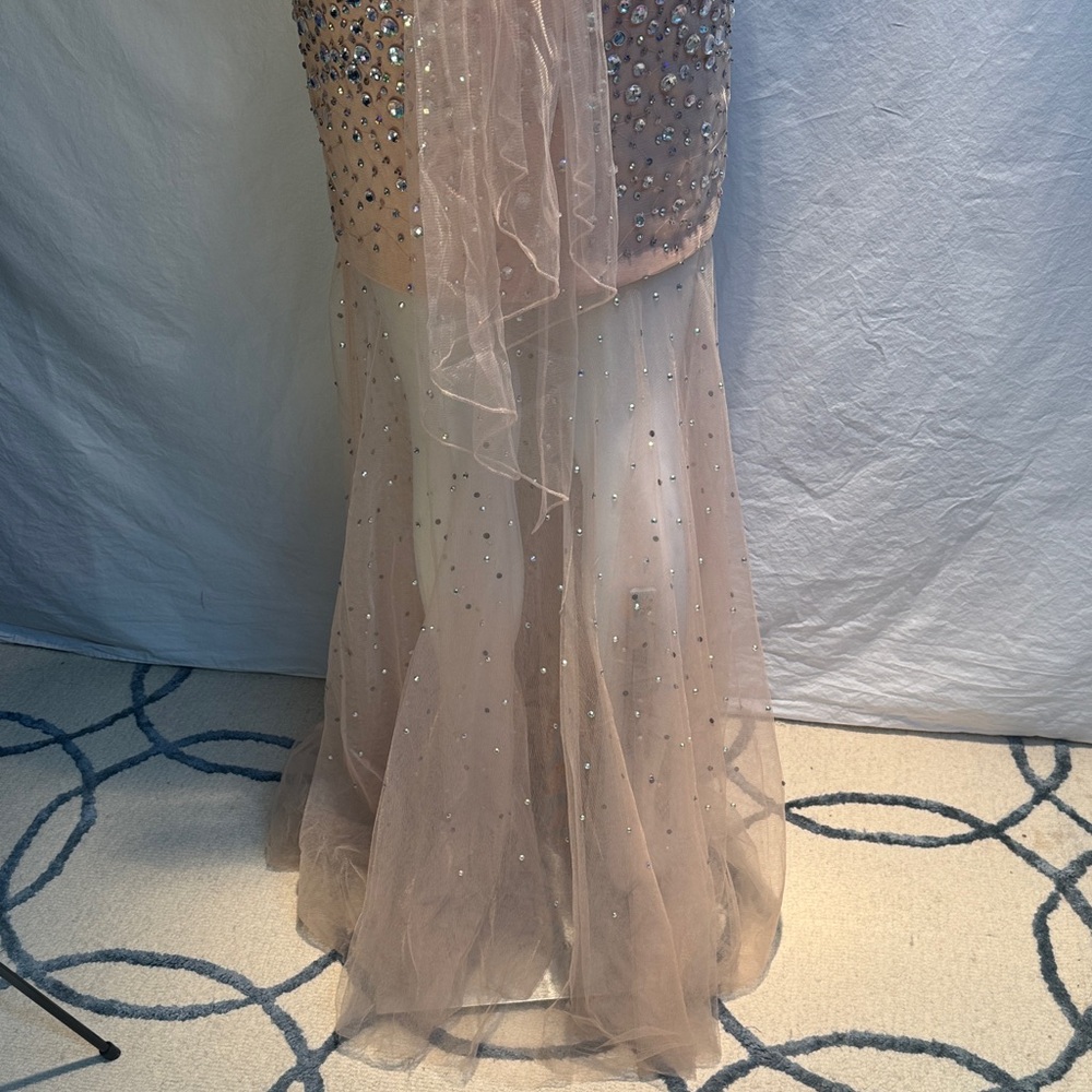 Stunning Sequined High-Low Dress - Picture 8 of 15